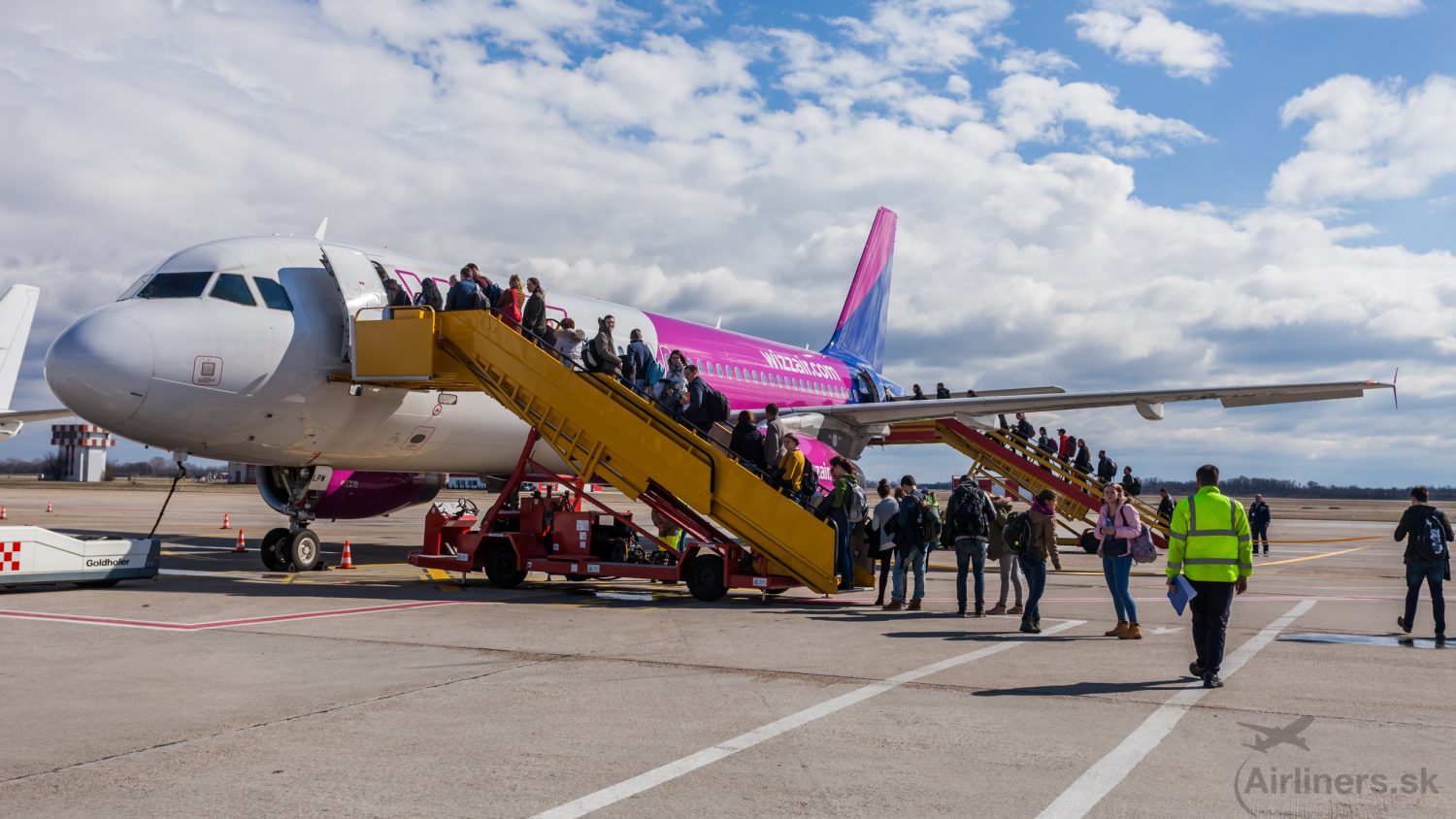 Airbusu A320 HA-LPW na linke WizzAiru Bratislava-Kluž