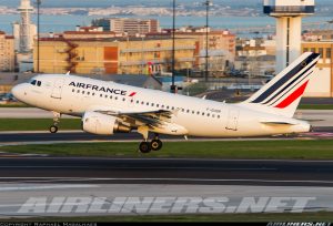 Airbus A318-111(c) Airlners.net Raphael Magalhaes