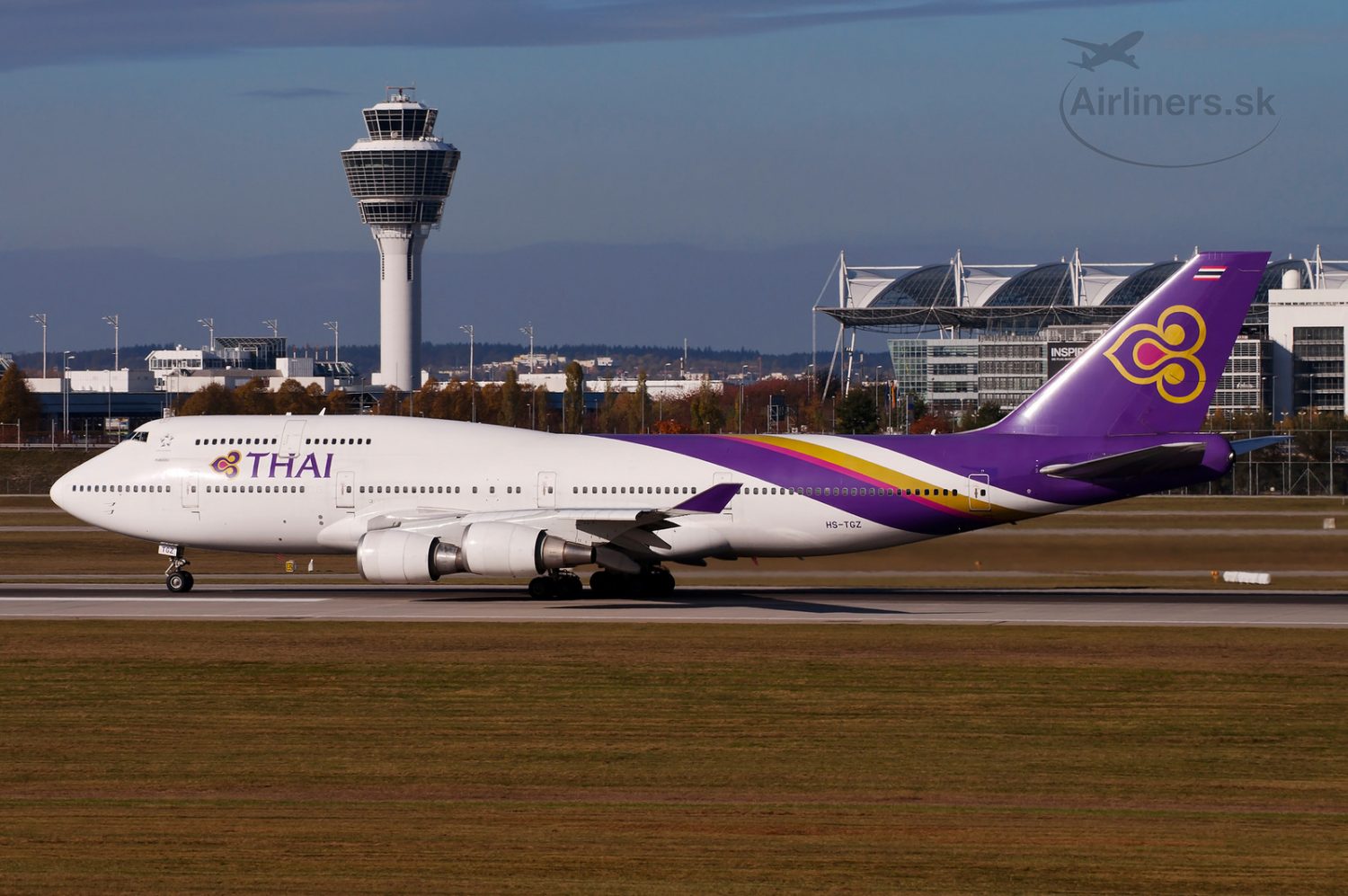 Thai Airways Boeing 747-400