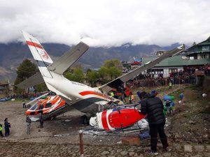Nehoda L-410 na letisku v Lukle (c)thehimalayantimes.com