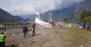 Nehoda L-410 na letisku v Lukle (c)thehimalayantimes.com