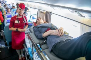 Rumeysa Gelgi na palube letu Turkish Airlines do San Francisca (c)internet