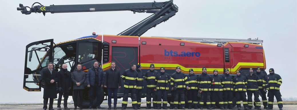 Letiskový hasičský špeciál Rosenbauer Panther 6x6