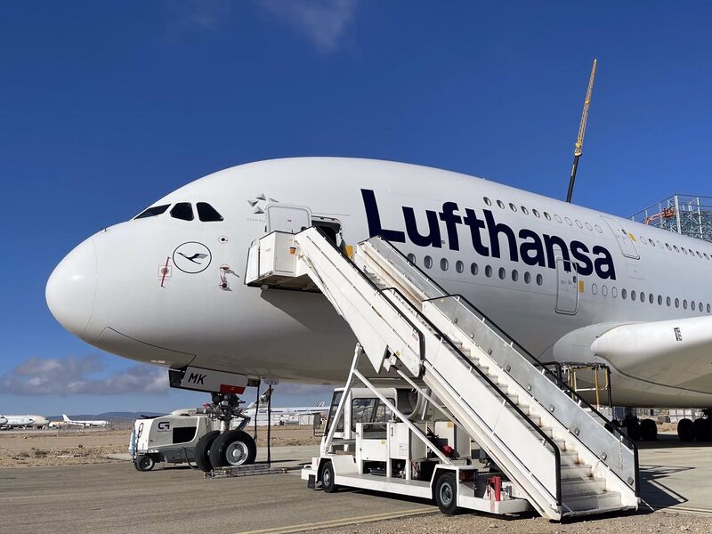 Airbus A380 spoločnosti Lufthansa na letisku v Teruel (c)Lufthansa 
