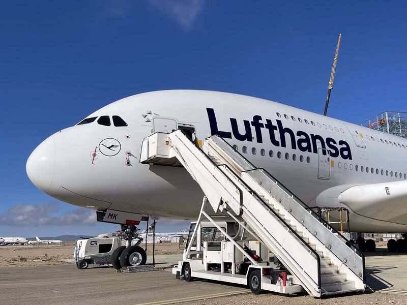 Airbus A380 spoločnosti Lufthansa na letisku v Teruel (c)Lufthansa