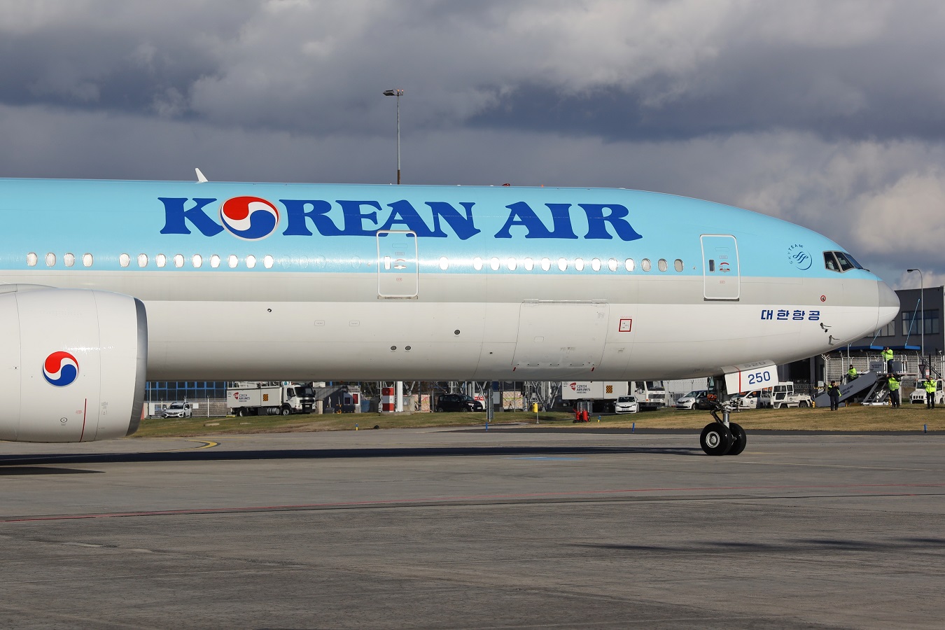 Boeing 777-300ER Korean Air (c)prg.aero