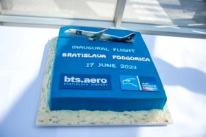 Torta pri príležitosti prvého letu Air Montenegro z Bratislavy