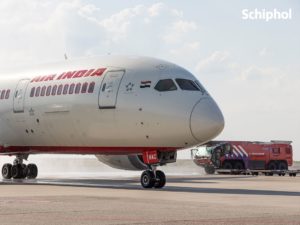 Prílet Dreamlinera Air India do Amsterdamu (c)schiphol airport