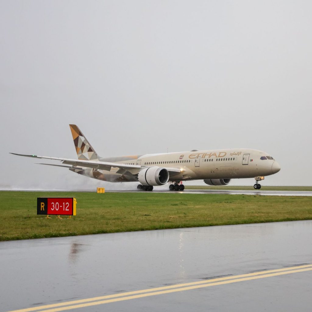 Etihad Airways spúšťa novú linku z Prahy do Abú Dhabí: Dreamliner priamo do srdca Emirátov