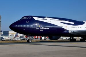 Lufthansa predstavila Boeing 747-8 so špeciálnym náterom k 100. výročiu (c)lufthansa.com